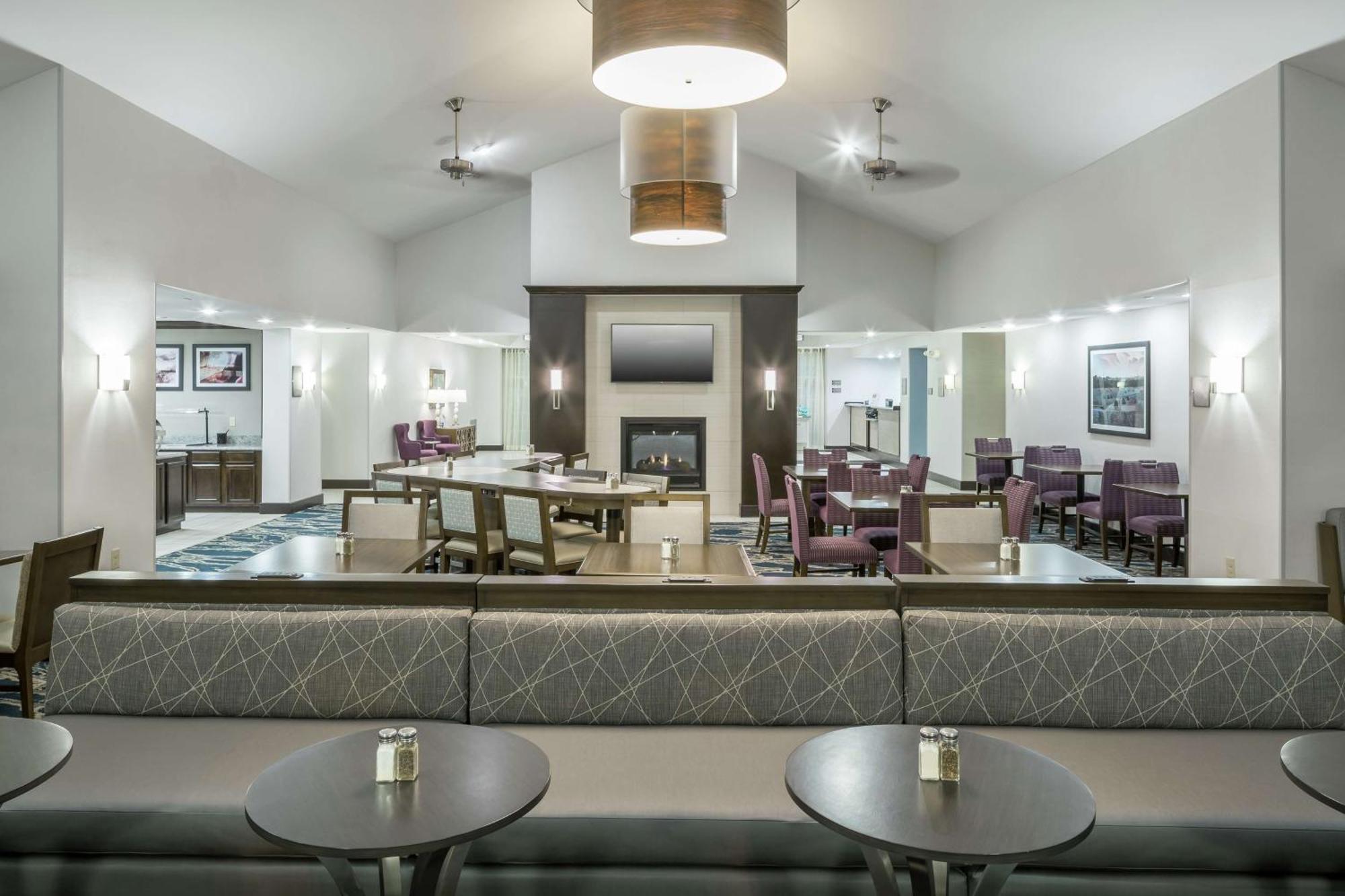 Homewood Suites By Hilton Cedar Rapids-North Εξωτερικό φωτογραφία