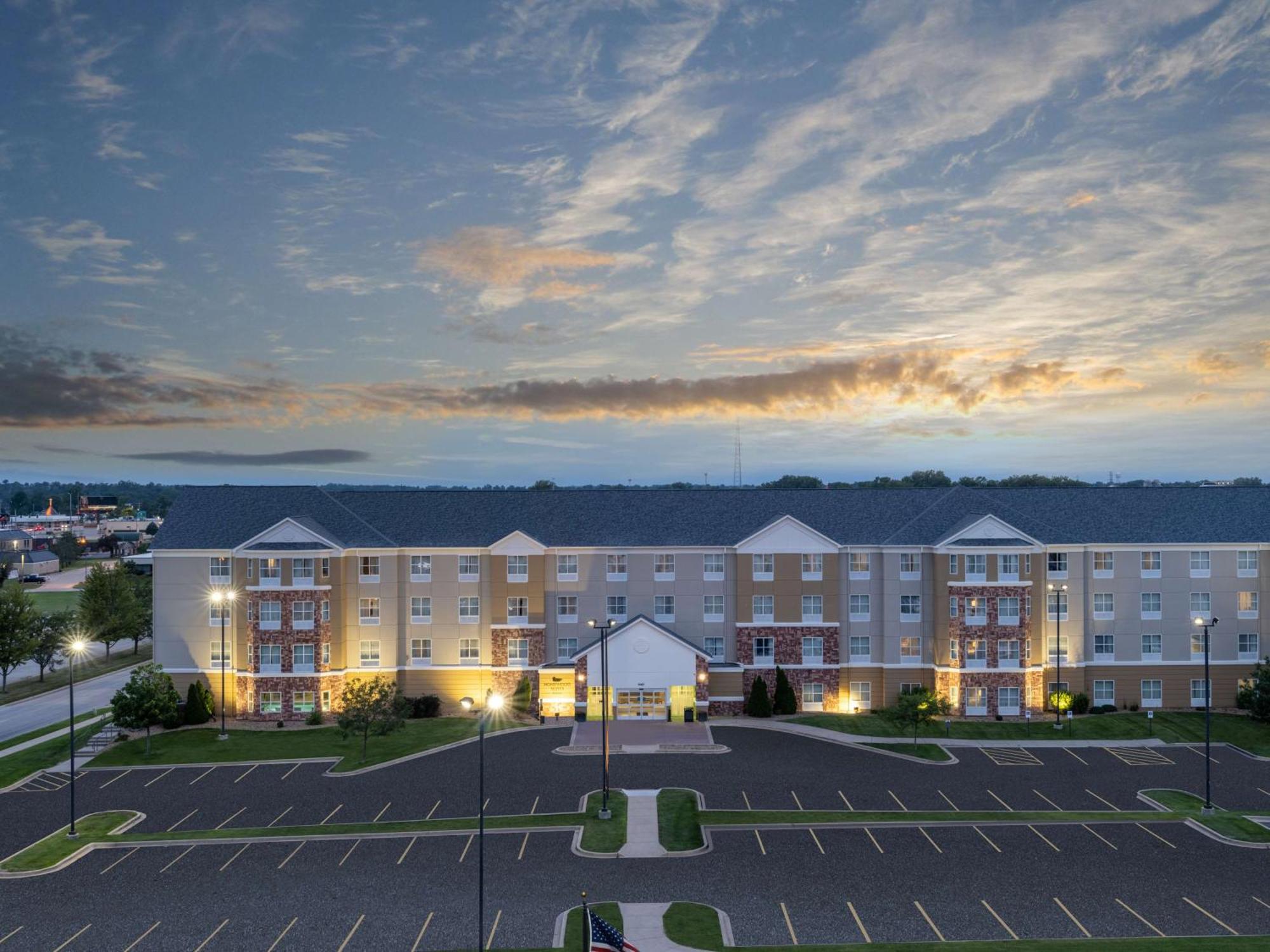 Homewood Suites By Hilton Cedar Rapids-North Εξωτερικό φωτογραφία