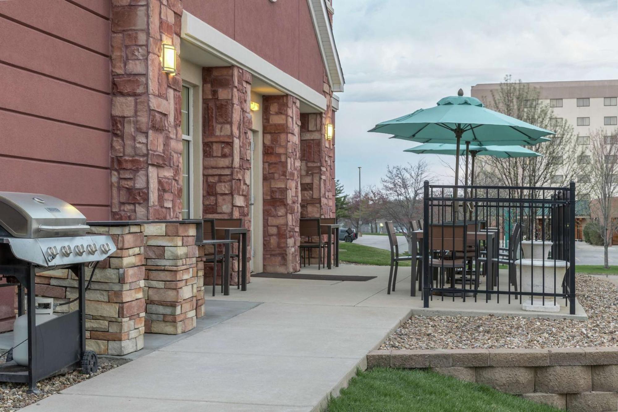 Homewood Suites By Hilton Cedar Rapids-North Εξωτερικό φωτογραφία